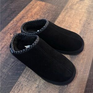 Bearpaw Women’s Suede Slippers Black US 9 Faux Fur Lined Cozy Indoor Outdoor